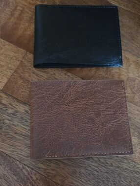 Brown Leather Bi-Fold Wallet - Men's Accessory